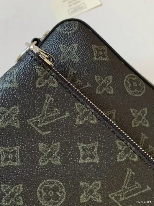 VUITTON LOUIS TRIO MESSENGER 0323